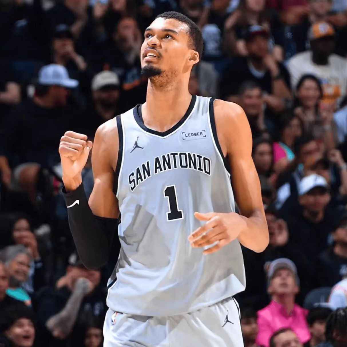 马刺有很大动机在最后一场阻击掘金,以便在二轮让雷霆和掘金提前碰面